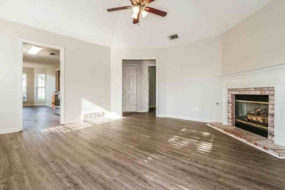 10104 Cross Hill Rd - Photo 4 of 16