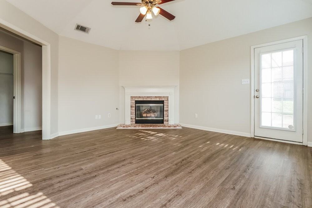 10104 Cross Hill Rd - Photo 5 of 16