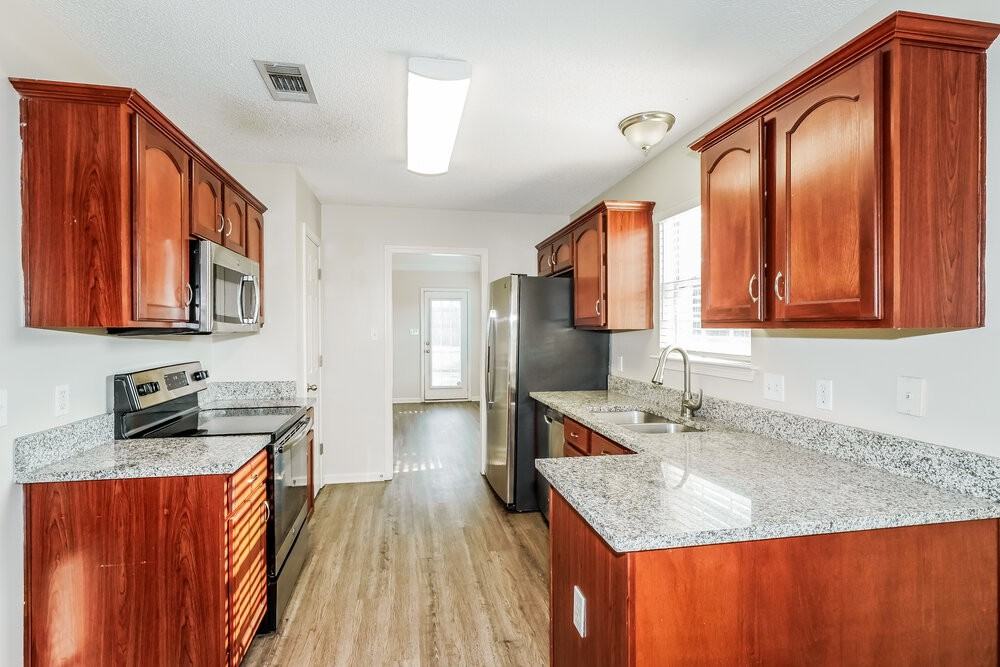 10104 Cross Hill Rd - Photo 7 of 16