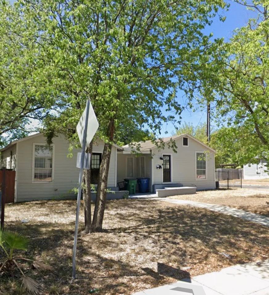 1042 W Lynwood Ave #2 - Photo 3 of 12