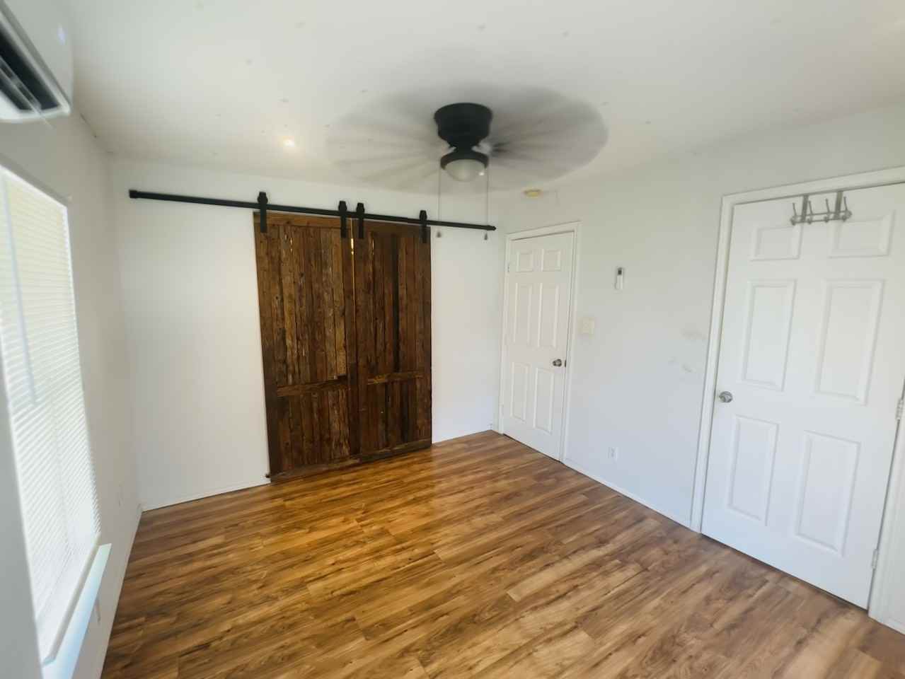 1042 W Lynwood Ave #2 - Photo 4 of 12