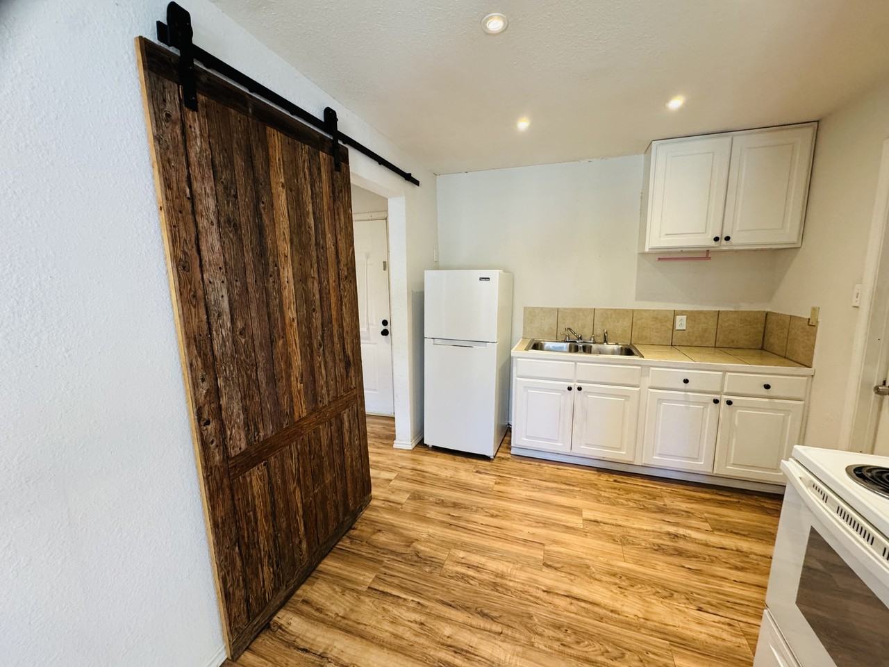 1042 W Lynwood Ave #2 - Photo 7 of 12