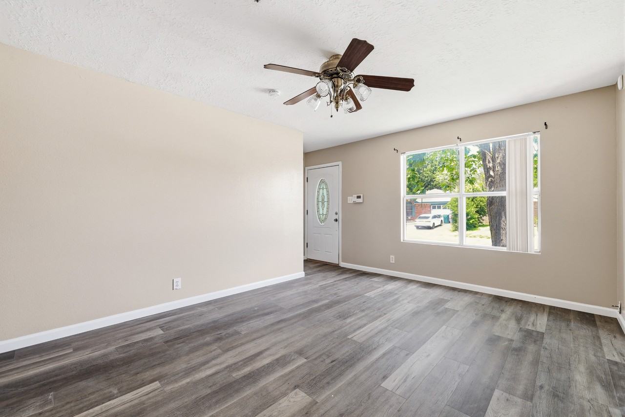 9210 Encino Vlg #NA - Photo 2 of 18