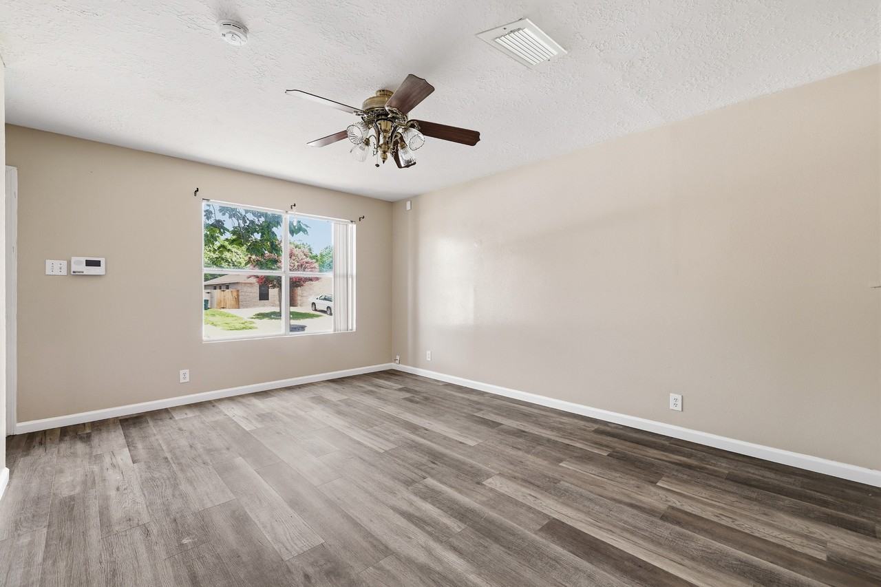 9210 Encino Vlg #NA - Photo 3 of 18