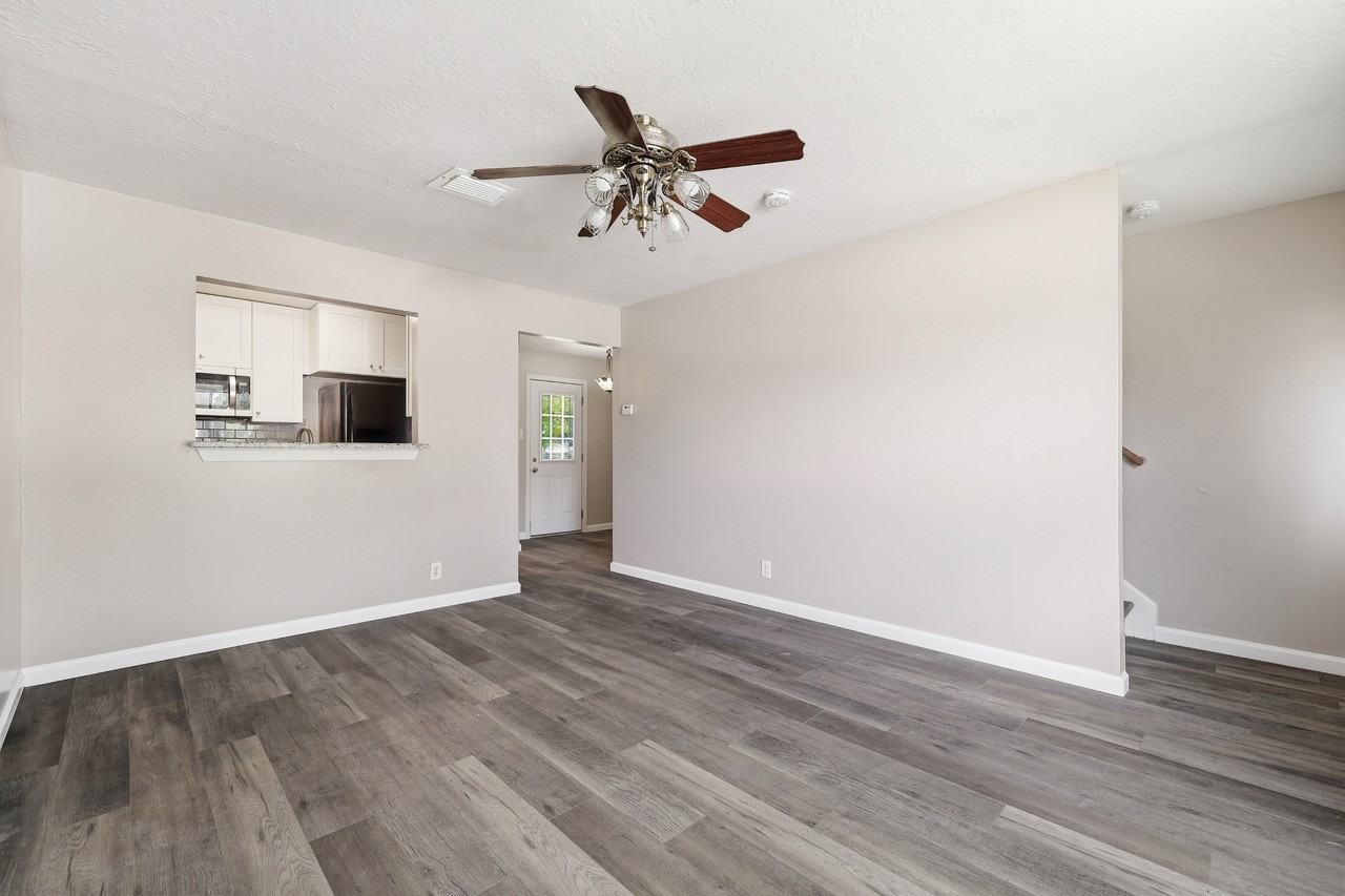 9210 Encino Vlg #NA - Photo 4 of 18
