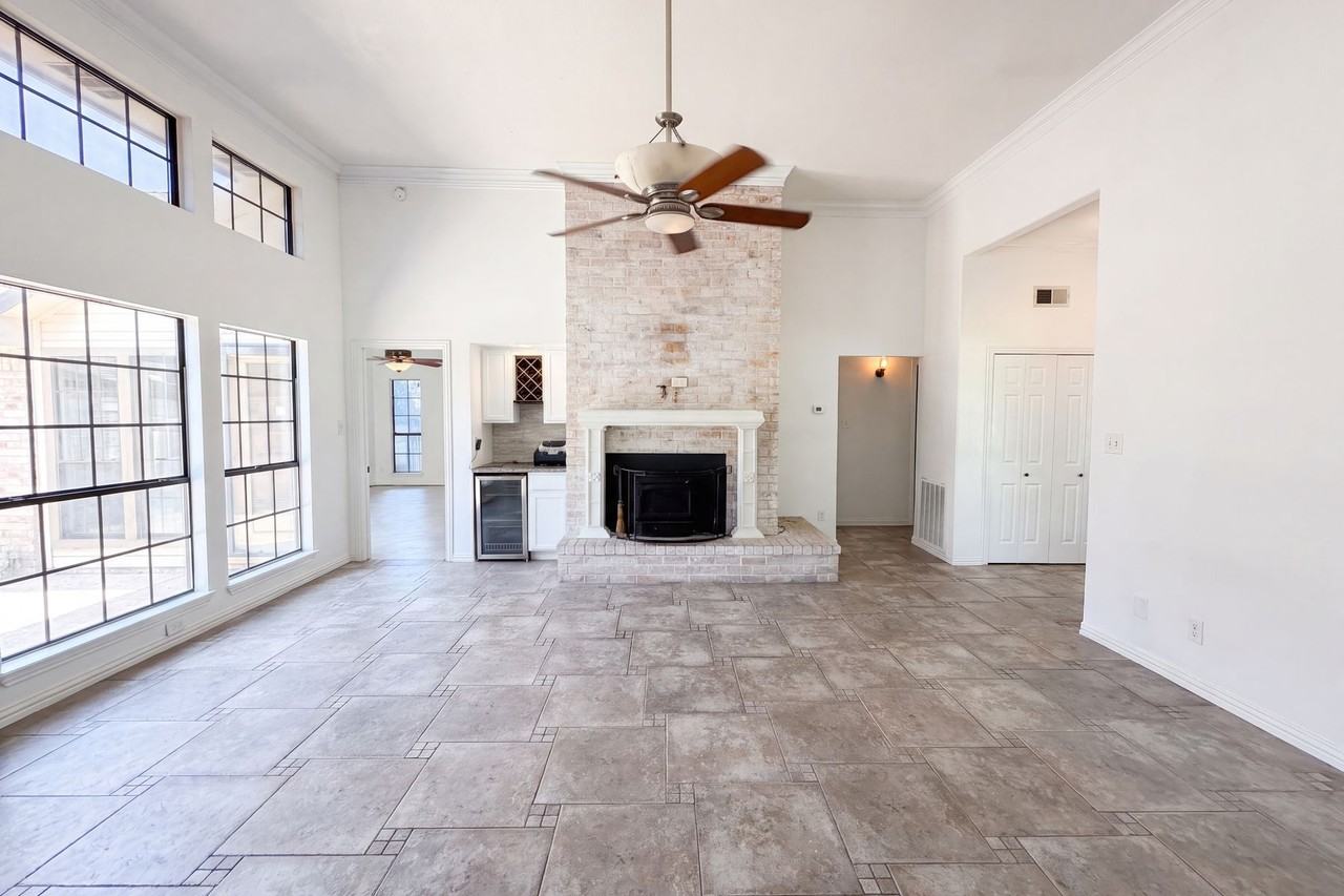 1614 Mullins Dr #NA - Photo 2 of 11