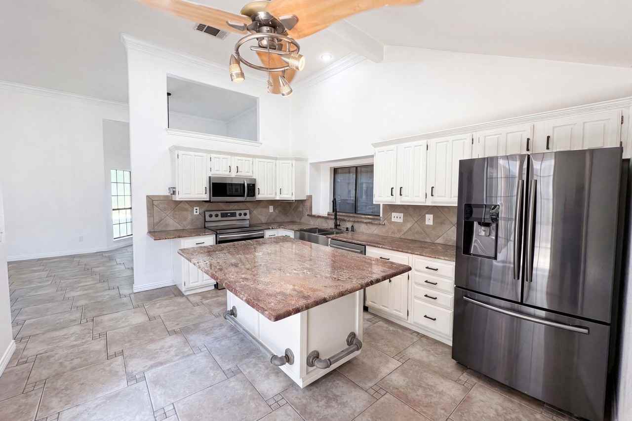 1614 Mullins Dr #NA - Photo 3 of 11