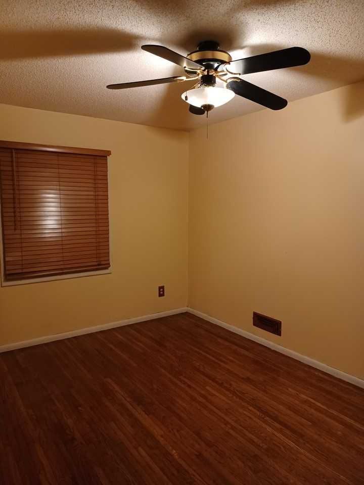 10816 Dahlia St Nw #NA - Photo 4 of 6