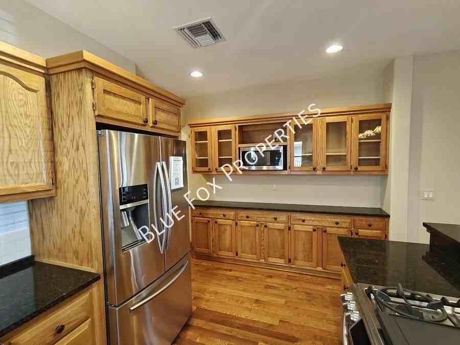 605 S 4th Ave - Photo 3 of 43