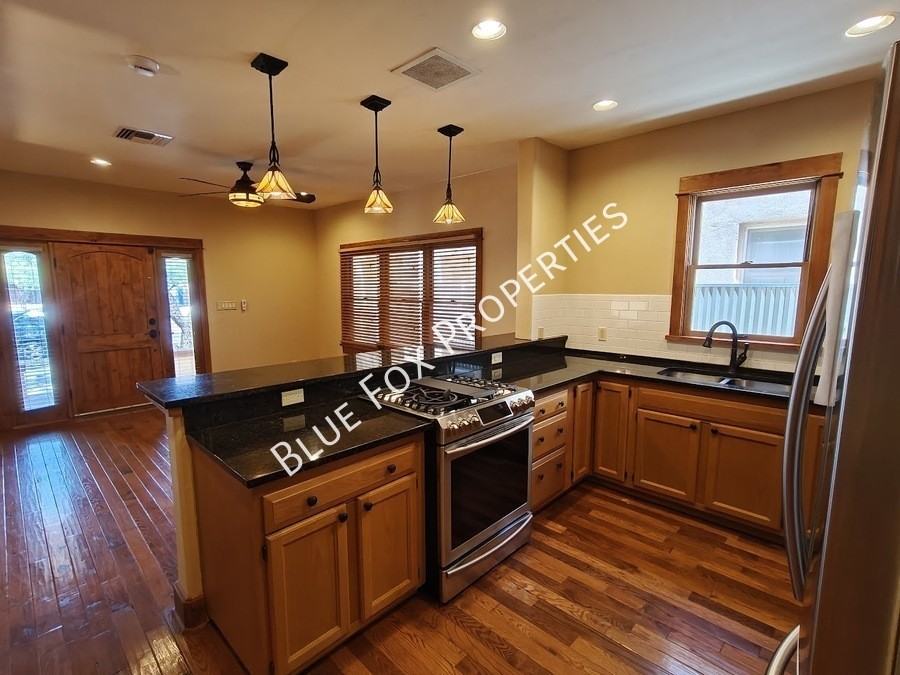 605 S 4th Ave - Photo 4 of 43