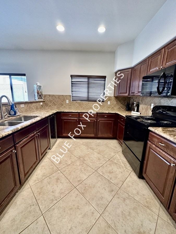 7685 E Fair Meadows Loop - Photo 2 of 26