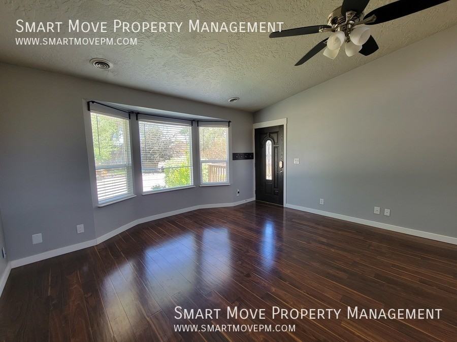 2705 E Mendota Dr - Photo 4 of 38