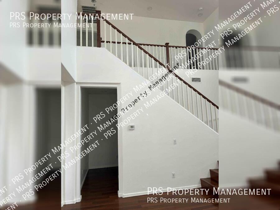 2741 W Redwood Ln - Photo 3 of 10