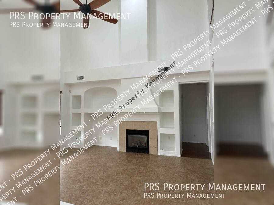 2741 W Redwood Ln - Photo 4 of 10