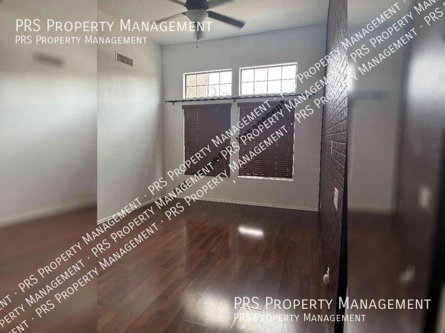 2741 W Redwood Ln - Photo 5 of 10