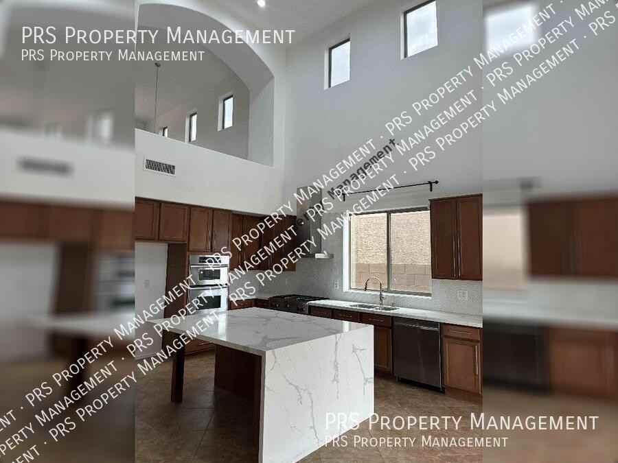 2741 W Redwood Ln - Photo 6 of 10