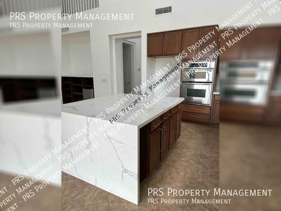 2741 W Redwood Ln - Photo 7 of 10