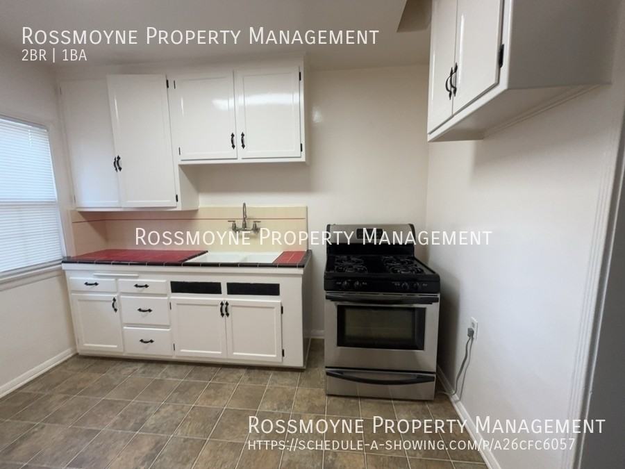 1939 N Hollywood Way #A - Photo 4 of 14