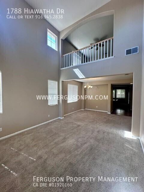 1788 Hiawatha Dr - Photo 3 of 24