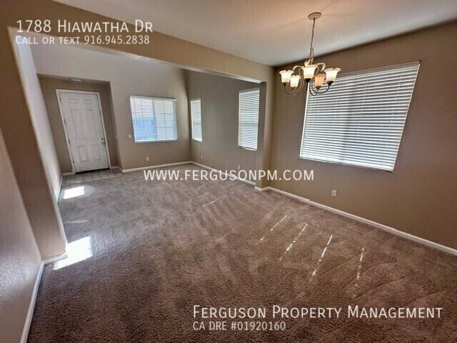 1788 Hiawatha Dr - Photo 4 of 24