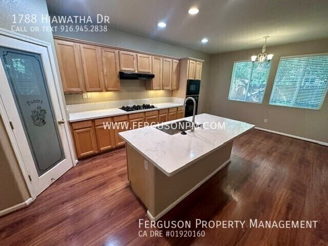 1788 Hiawatha Dr - Photo 7 of 24
