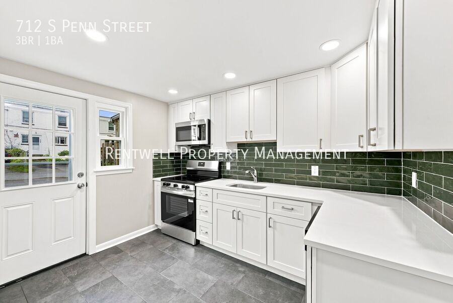 712 S Penn St - Photo 2 of 14