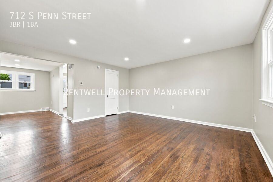 712 S Penn St - Photo 3 of 14