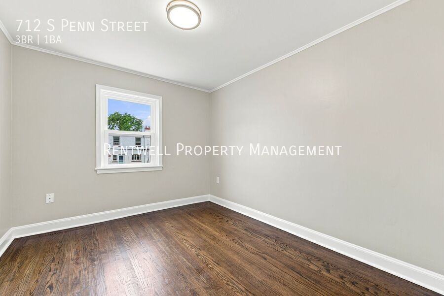 712 S Penn St - Photo 5 of 14