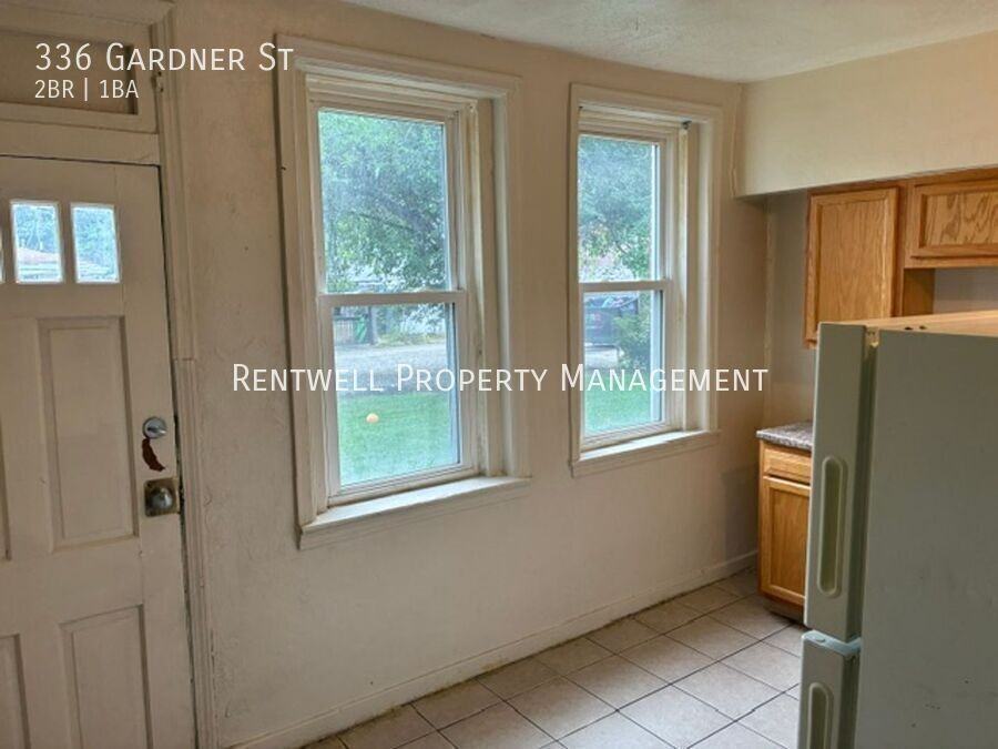 336 Gardner St - Photo 5 of 12