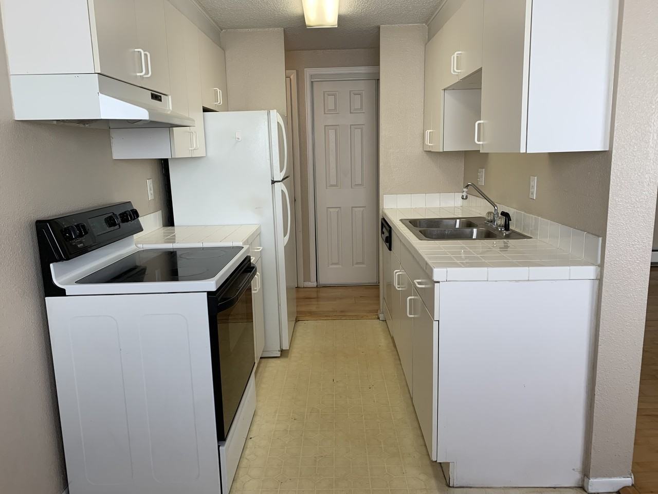1148 N Washington St #5 - Photo 4 of 9