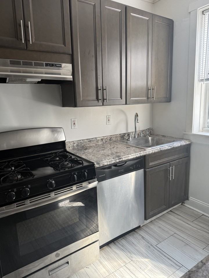 5964 N Paulina St #3 - Photo 3 of 14