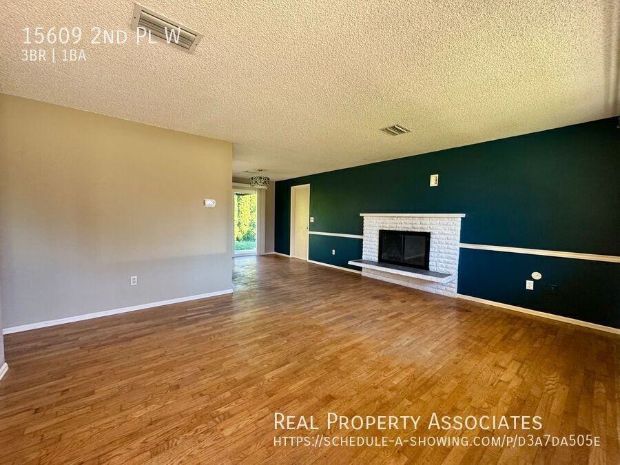 15609 2nd Pl W - Photo 4 of 15