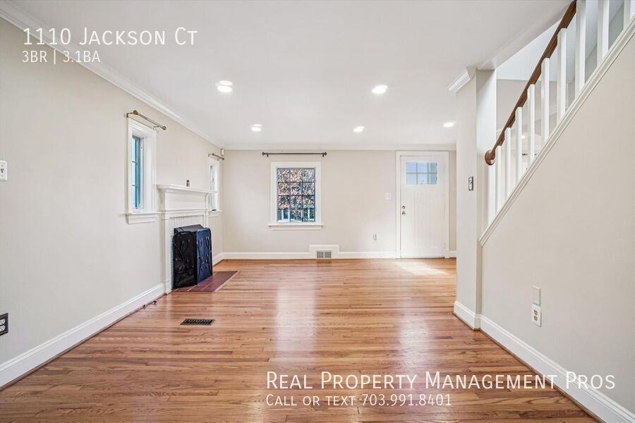 1110 Jackson Ct - Photo 4 of 43