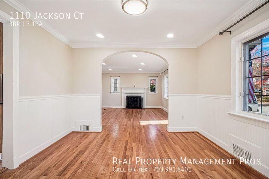 1110 Jackson Ct - Photo 6 of 43