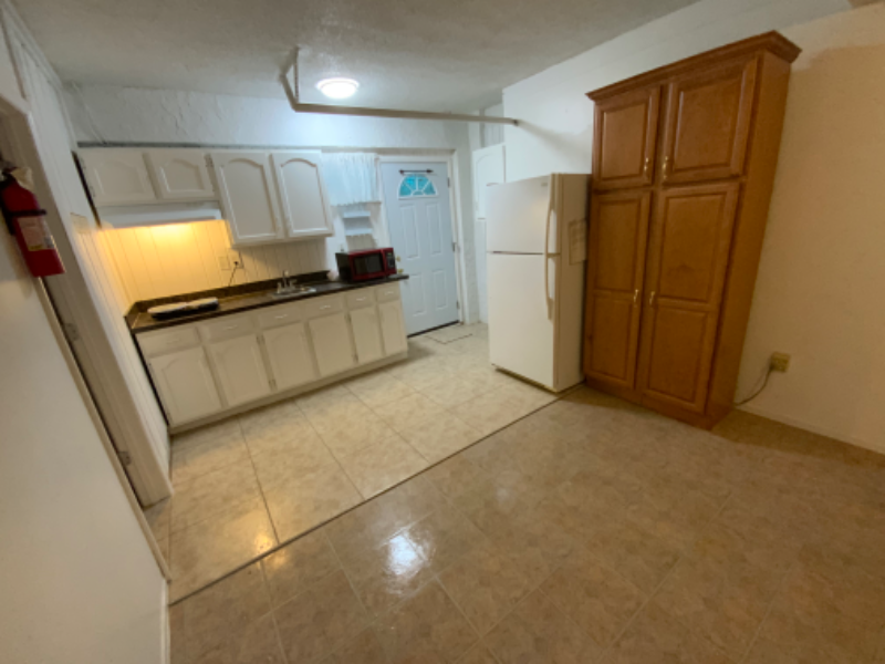 000 Minaret Ct - Photo 2 of 3