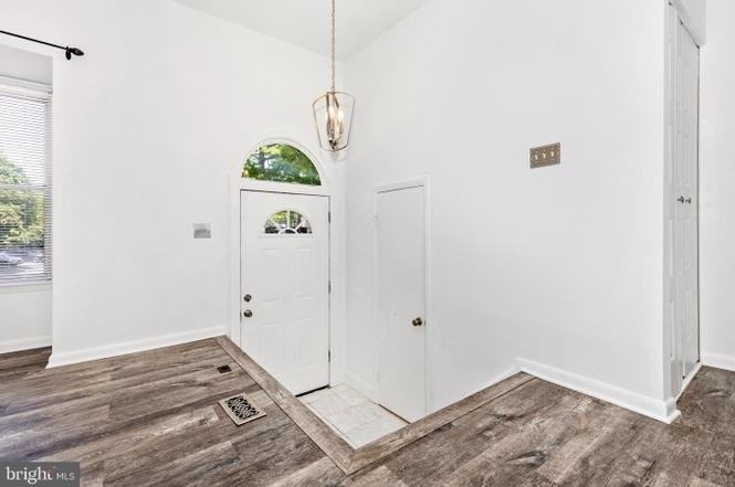 49 Lake Park Ct - Photo 4 of 21