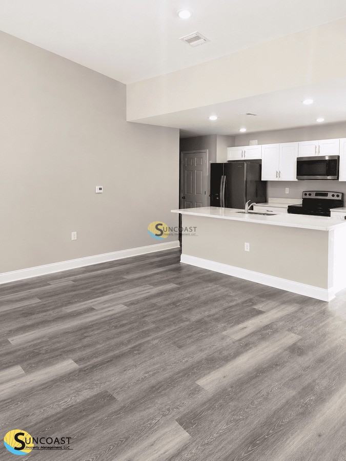 2833 Whaling Rd - Photo 2 of 17