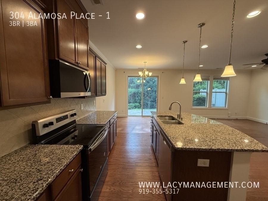 304 Alamosa Pl - Photo 7 of 31