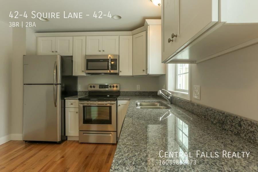 42 Squire Ln Unit 4 #42-4 - Photo 4 of 34