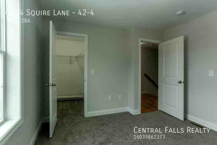 42 Squire Ln Unit 4 #42-4 - Photo 5 of 34
