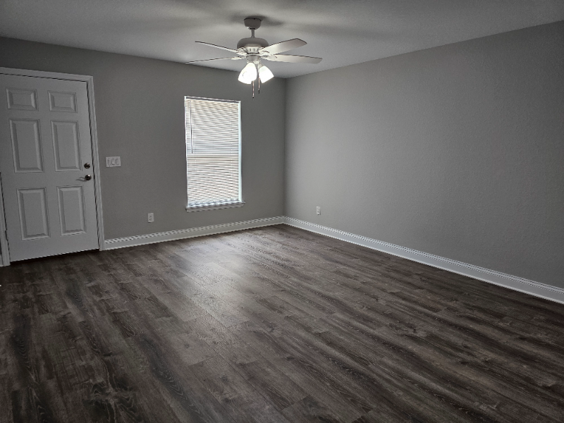 311 Avenue Y Ne - Photo 3 of 15