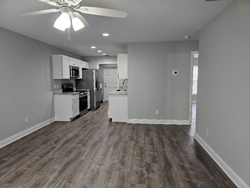 311 Avenue Y Ne - Photo 4 of 15