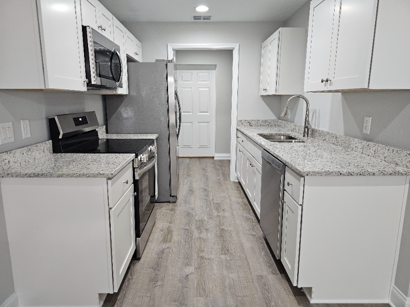 311 Avenue Y Ne - Photo 5 of 15