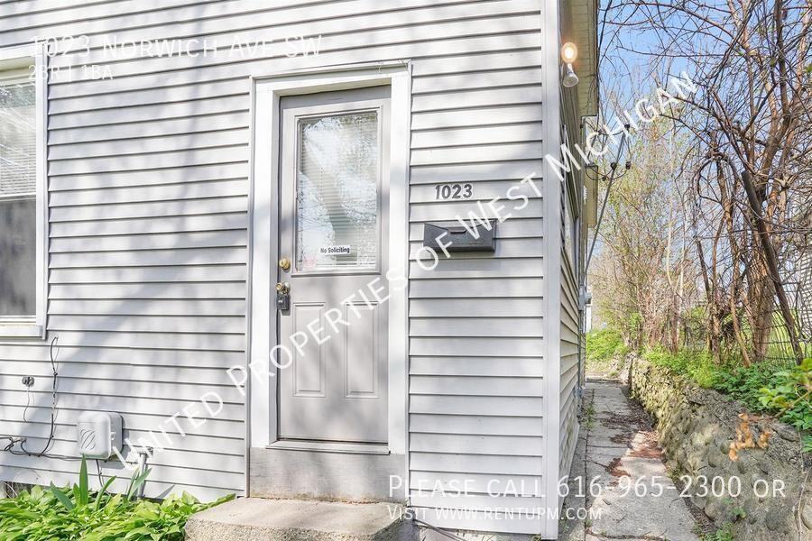 1023 Norwich Ave Sw - Photo 5 of 25
