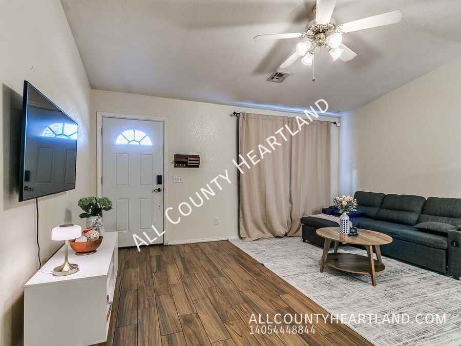 414 English Elm Ln - Photo 2 of 10