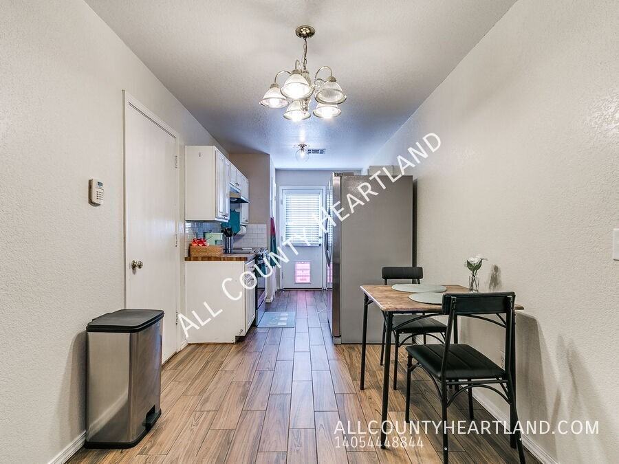 414 English Elm Ln - Photo 4 of 10