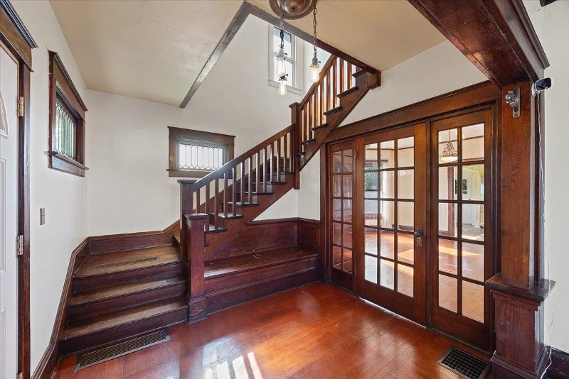 1914 E Mission Ave - Photo 2 of 19