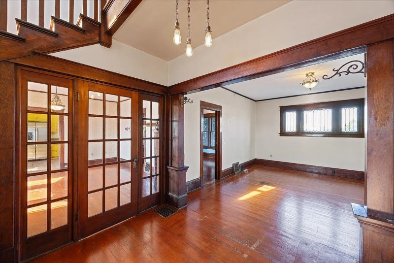 1914 E Mission Ave - Photo 3 of 19