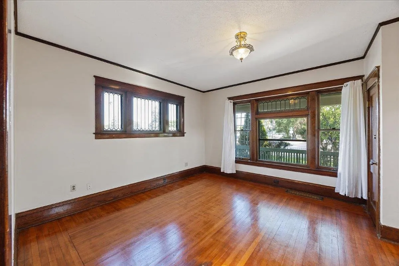 1914 E Mission Ave - Photo 4 of 19