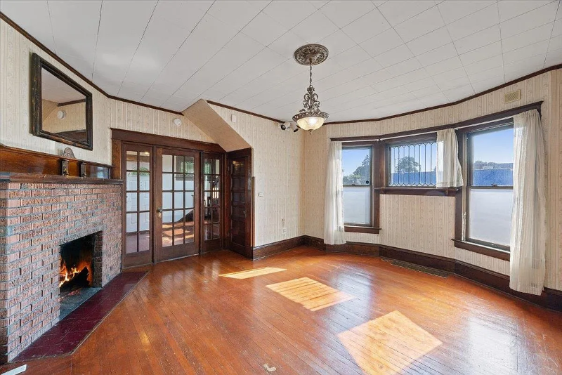 1914 E Mission Ave - Photo 6 of 19